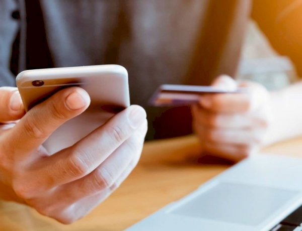 Оплата смартфоном: украинцы отказываются от банковских карт